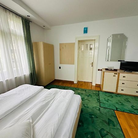 Rapsodia Sinaia住宿加早餐旅馆 外观 照片