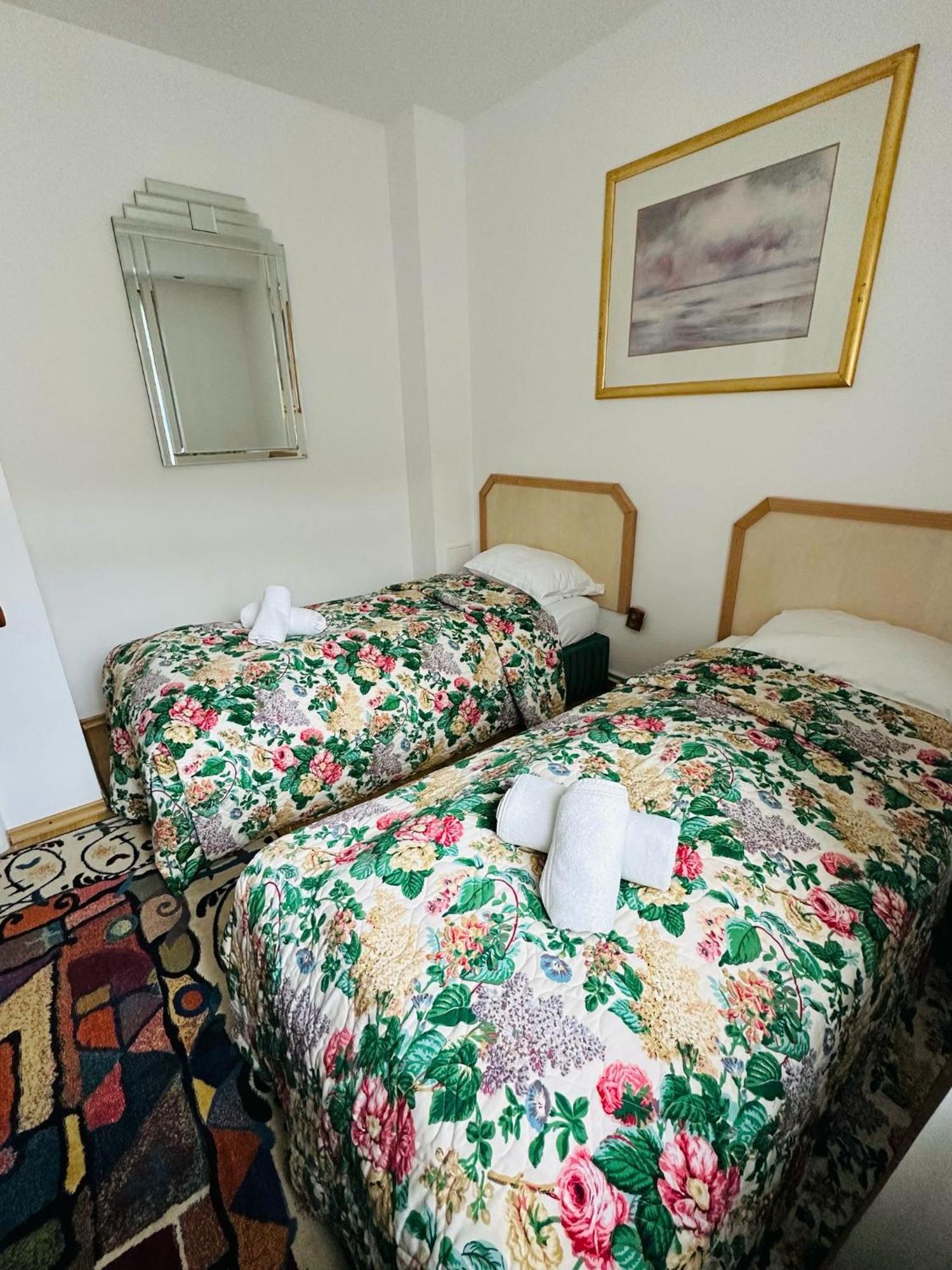 Rapsodia Sinaia住宿加早餐旅馆 外观 照片