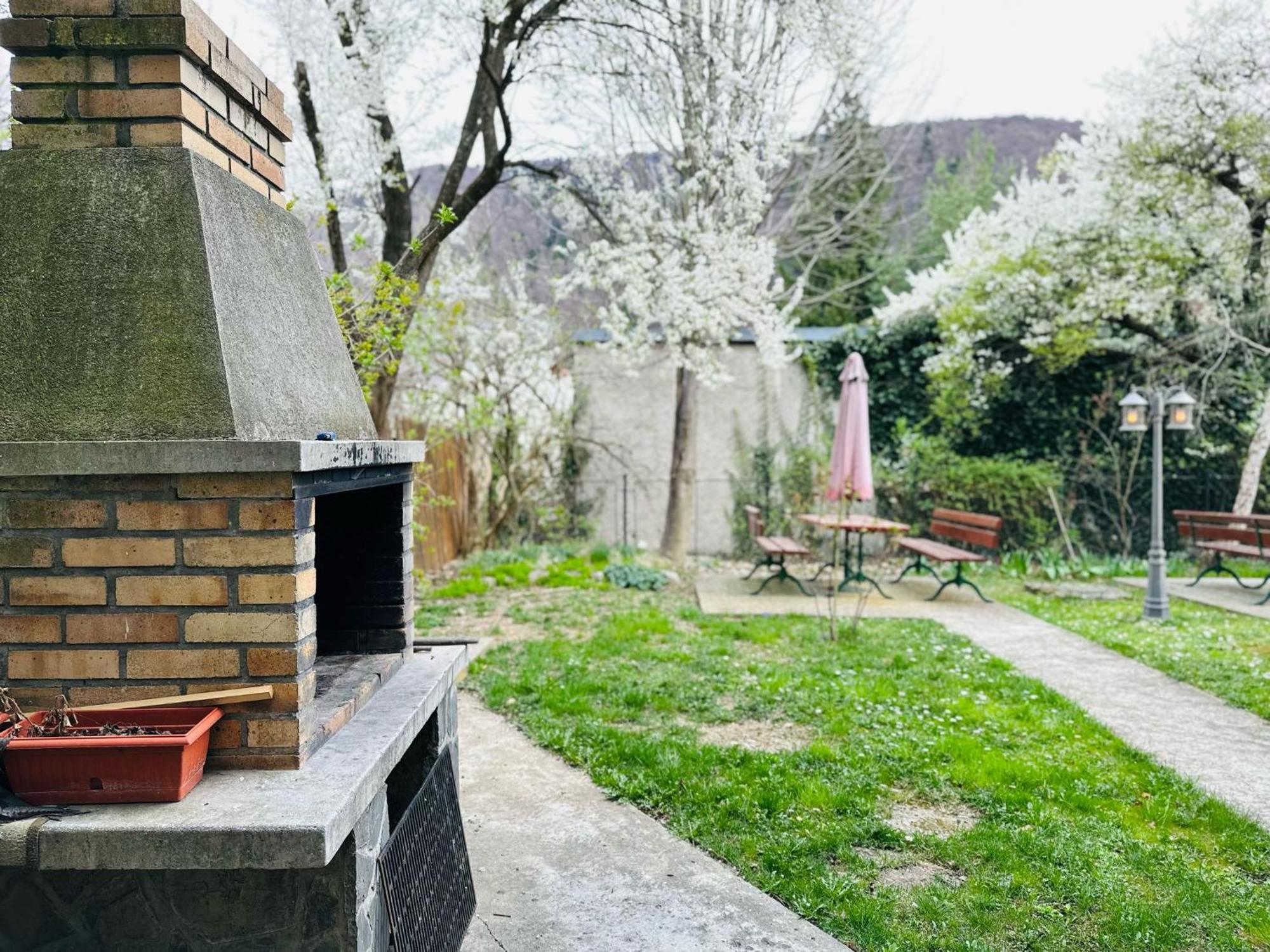 Rapsodia Sinaia住宿加早餐旅馆 外观 照片