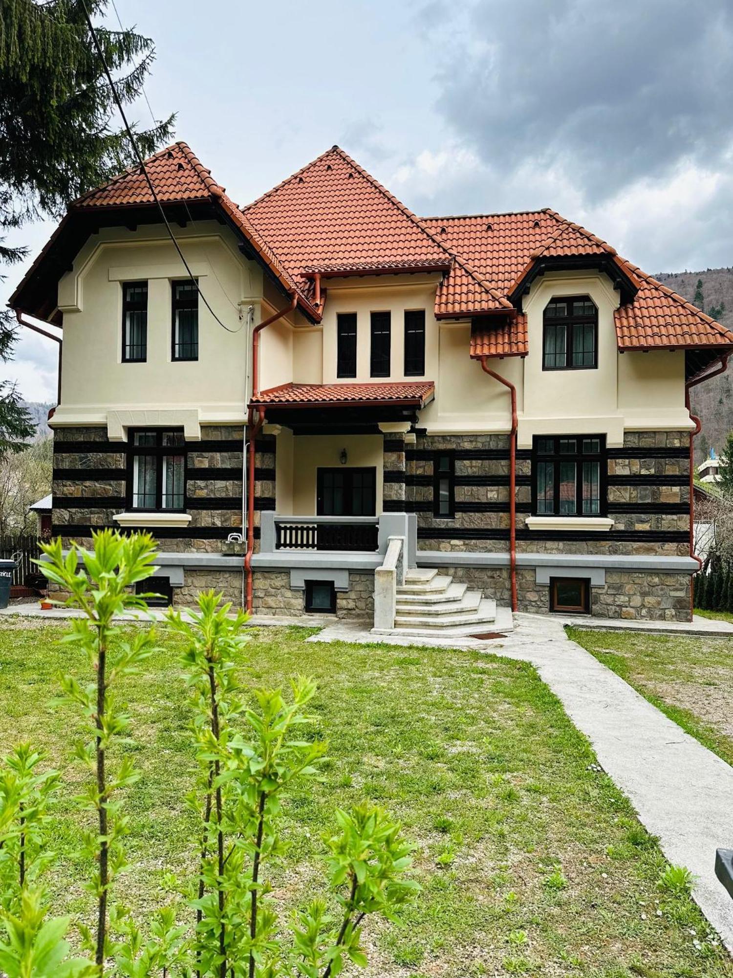 Rapsodia Sinaia住宿加早餐旅馆 外观 照片