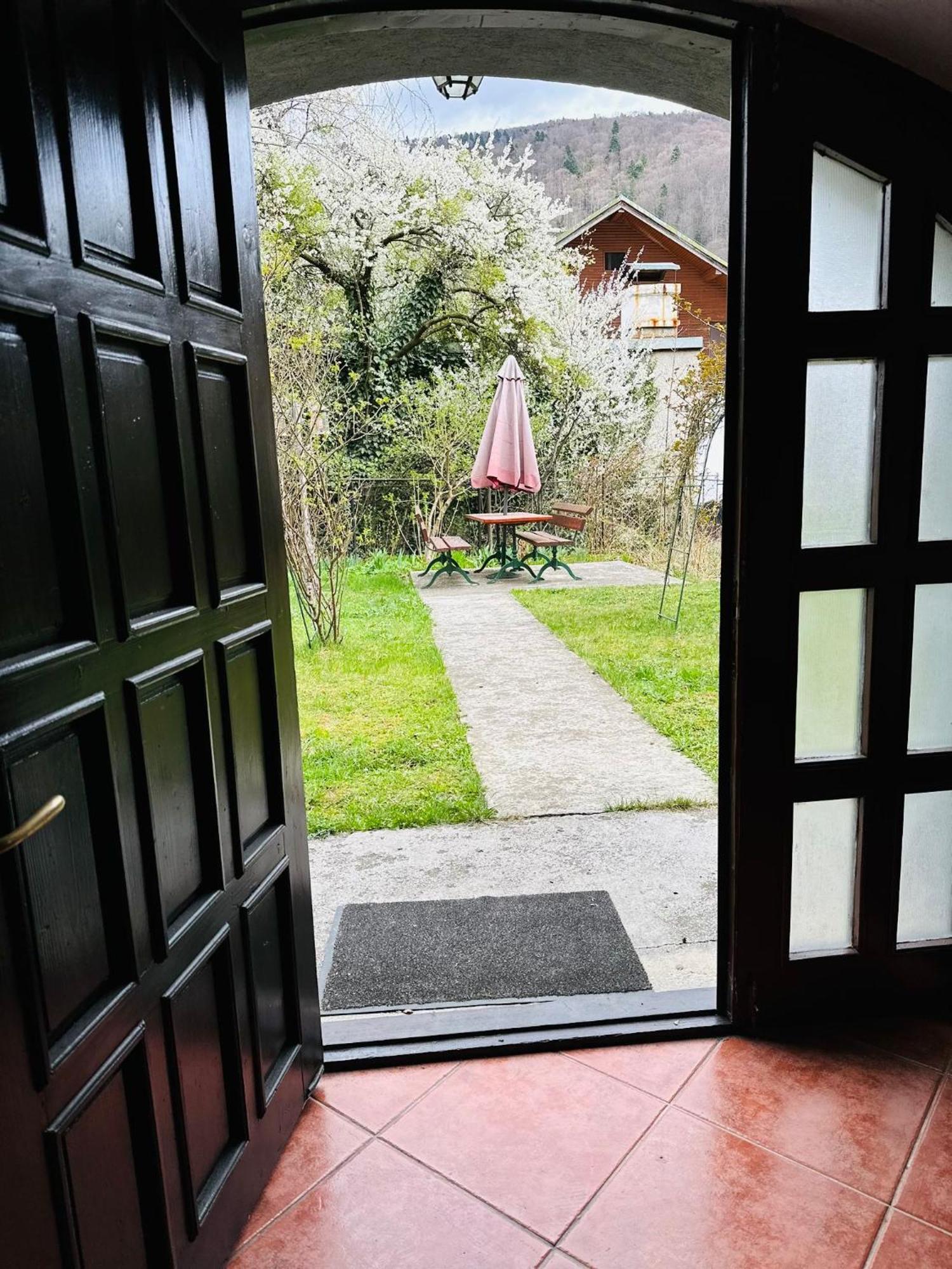 Rapsodia Sinaia住宿加早餐旅馆 外观 照片