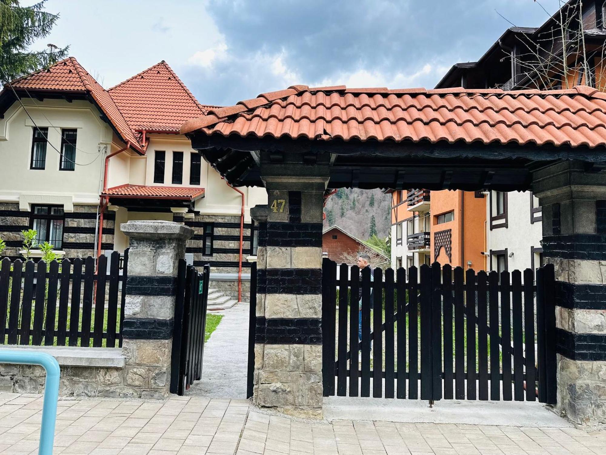 Rapsodia Sinaia住宿加早餐旅馆 外观 照片